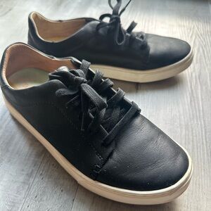 olukai pehuea li leather sneakers 7.5